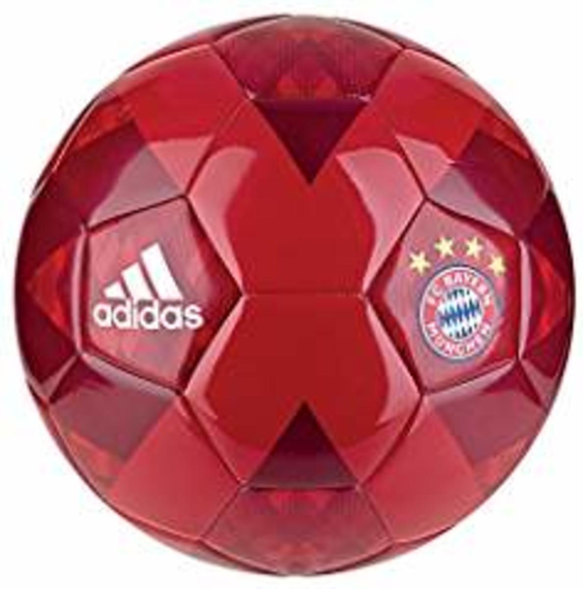 Adidas Football - FC Bayern Munich 2022/23 - Short Domicile - Rouge - Rouge (Taille: S)